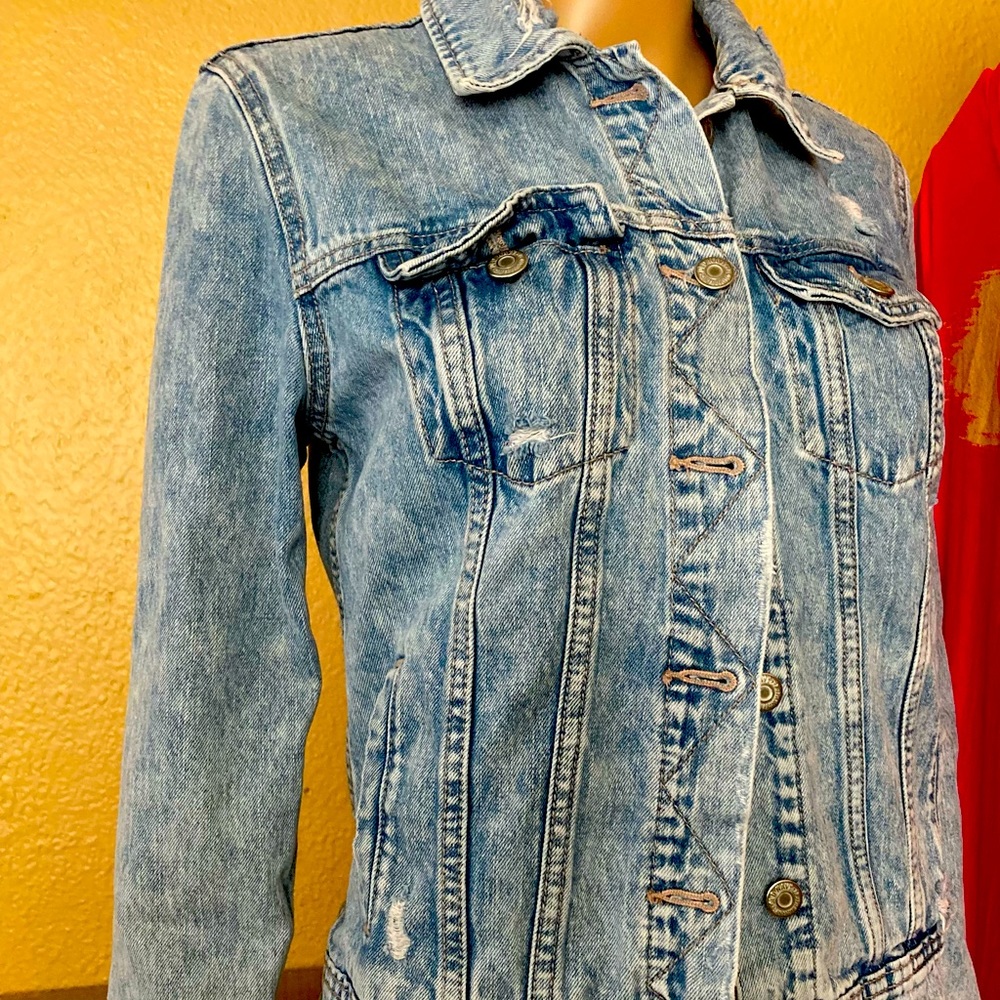 Jean Jacket size small -Old Navy
